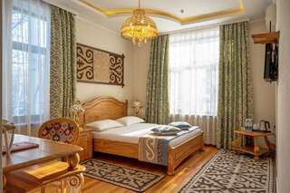 Отель Navat Hotel Бишкек Двухместный номер с 1 кроватью или 2 отдельными кроватями и ванной комнатой-3