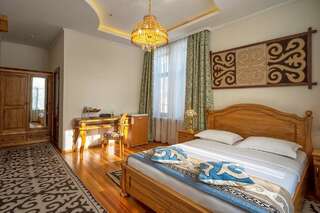 Отель Navat Hotel Бишкек Двухместный номер с 1 кроватью или 2 отдельными кроватями и ванной комнатой-5