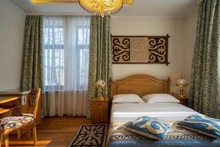 Отель Navat Hotel Бишкек Двухместный номер с 1 кроватью или 2 отдельными кроватями и ванной комнатой-7